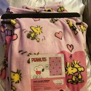 NWT Peanuts  Oversized Plush Throw 
Brand New With Tags  50 X 70”